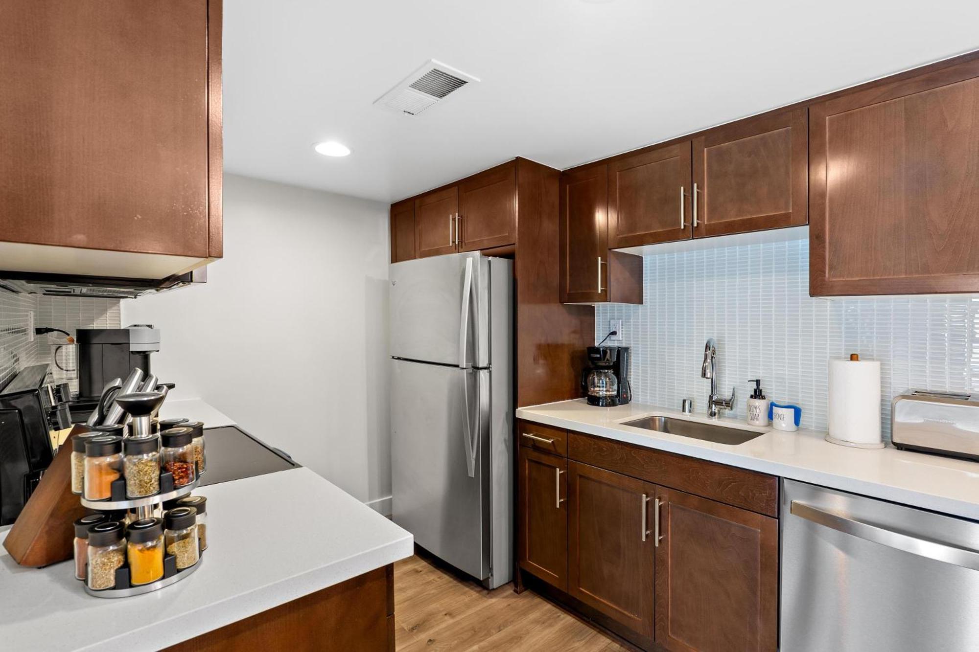 Apartment Sunlit Marina View 2br - Blue Agate Seaside Gem Los Angeles