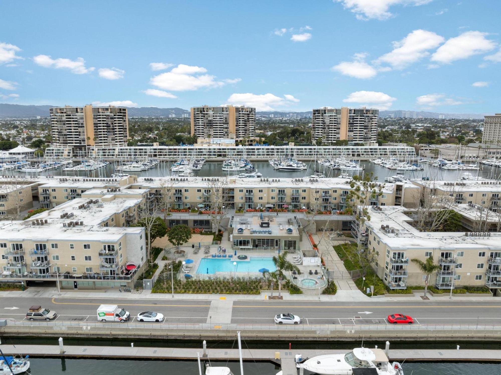 Sunlit Marina View 2br - Blue Agate Seaside Gem *