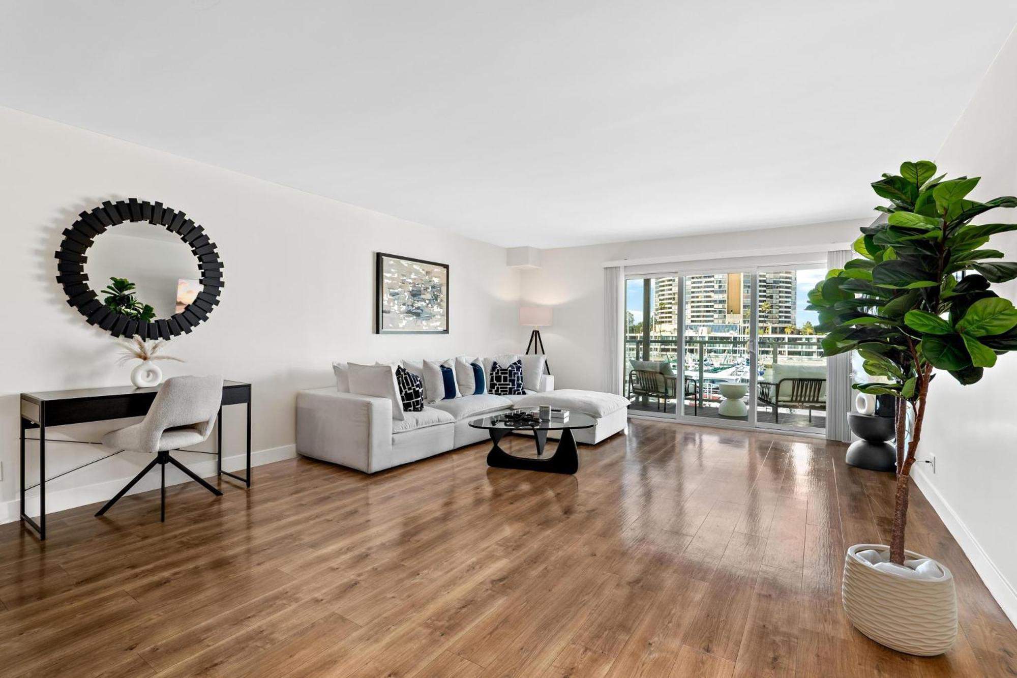 Apartment Sunlit Marina View 2br - Blue Agate Seaside Gem *