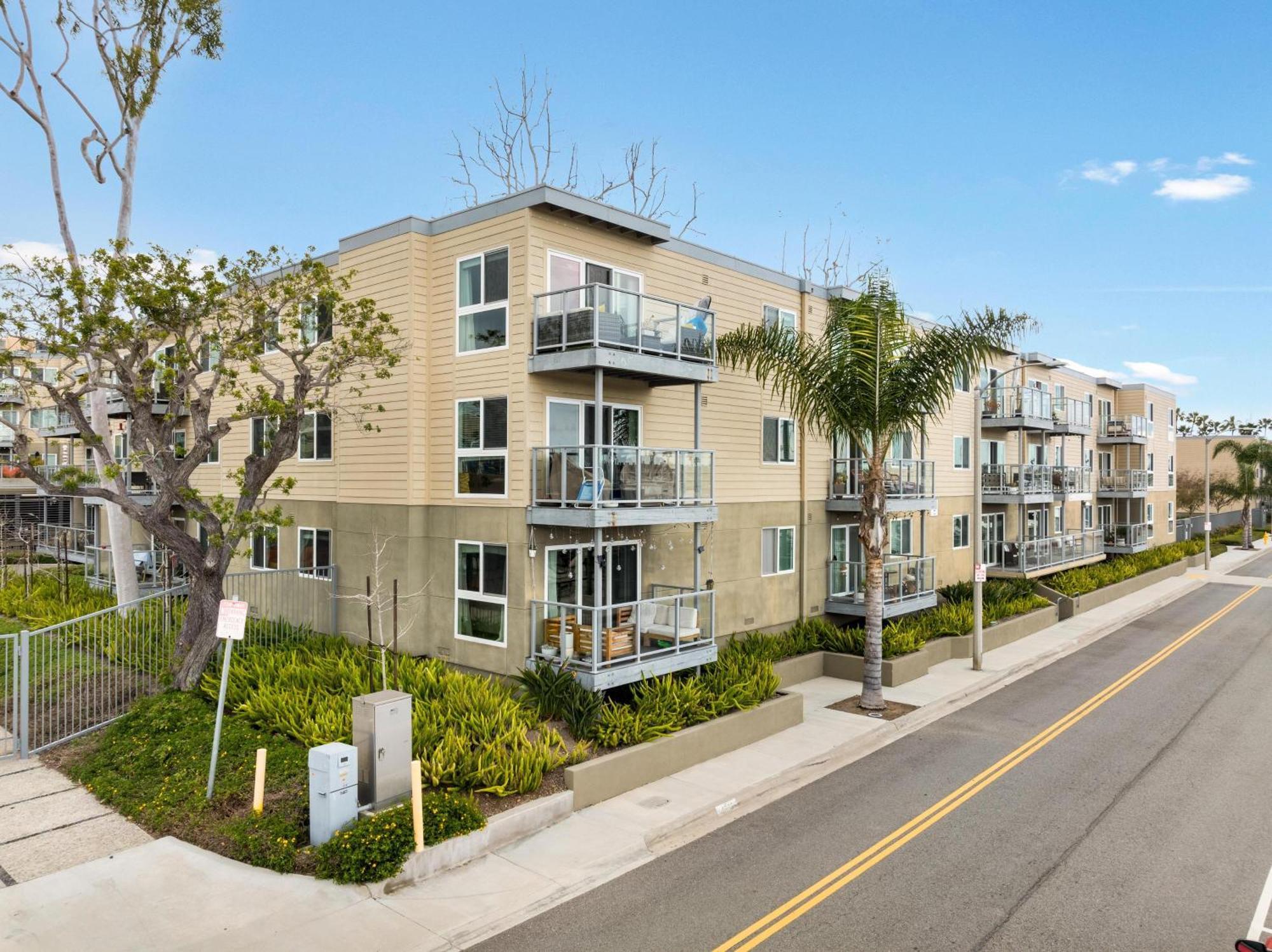 Apartment Sunlit Marina View 2br - Blue Agate Seaside Gem *