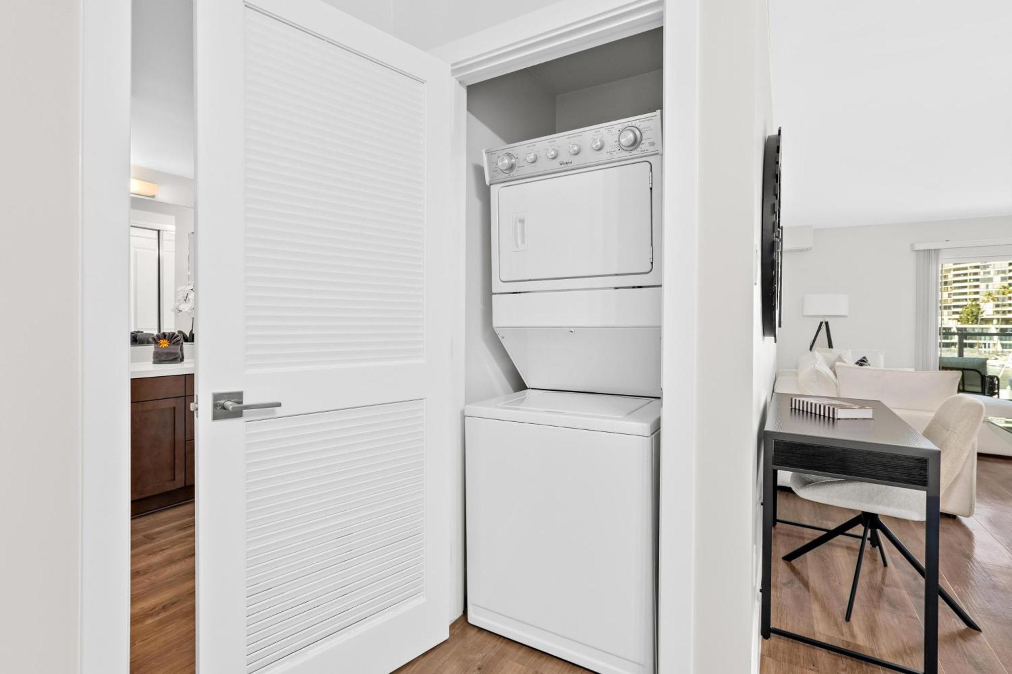 Apartment Sunlit Marina View 2br - Blue Agate Seaside Gem *